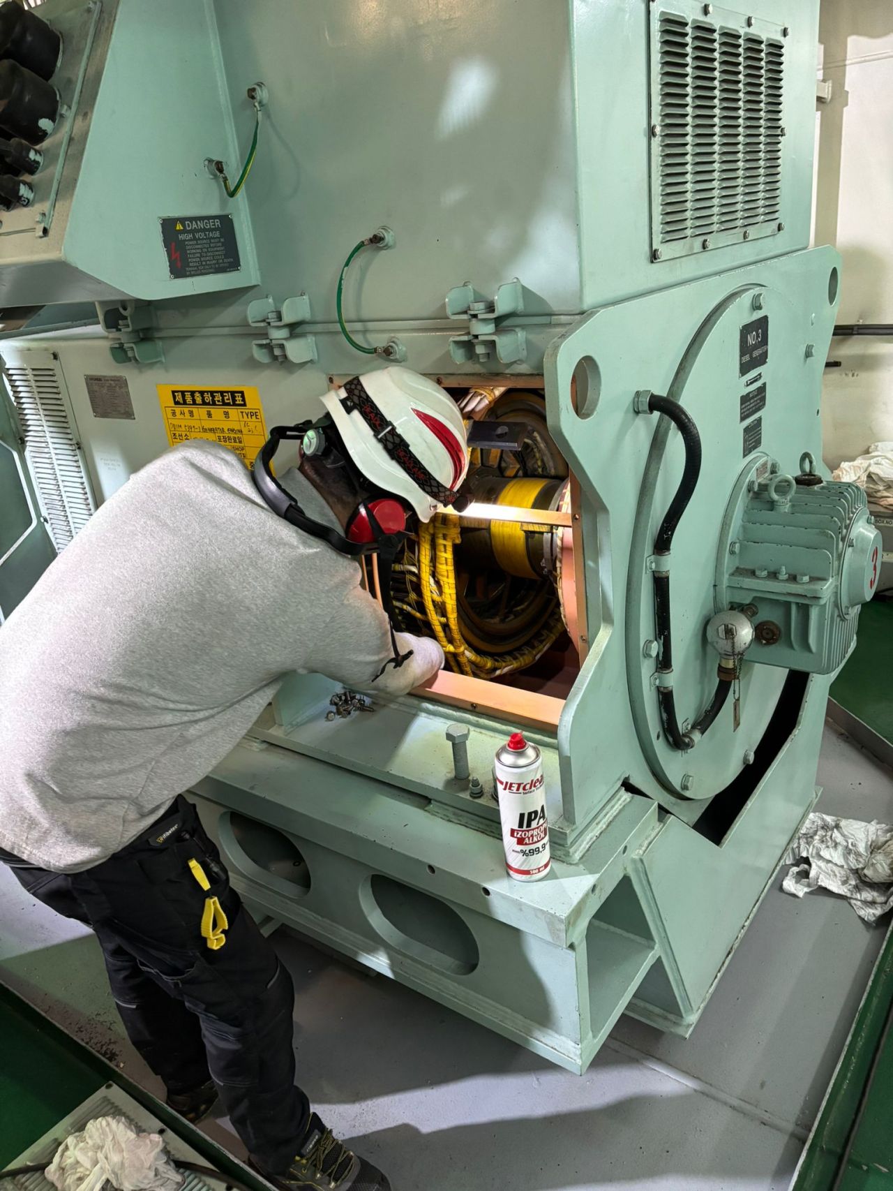 UNITECH’ten 109999 DWT Tankerde Jeneratör Kontrolü