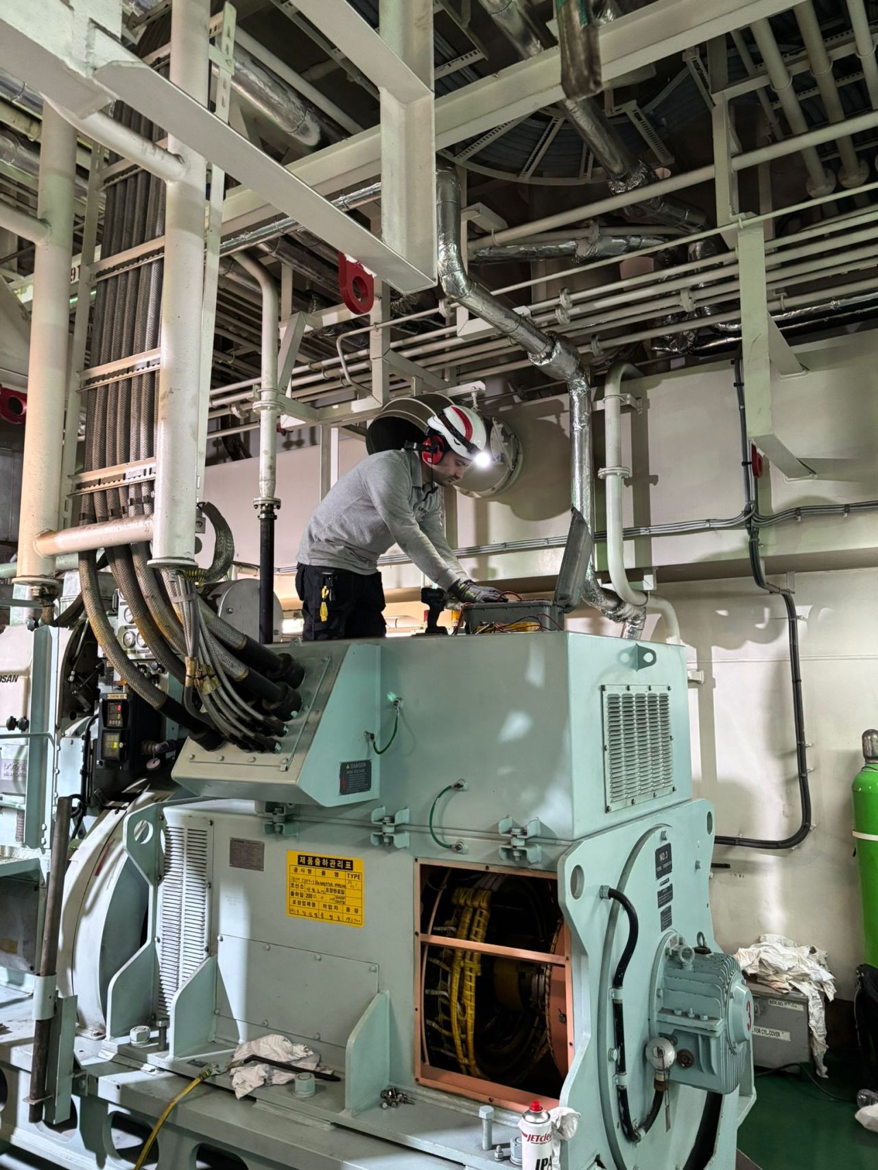 UNITECH’ten 109999 DWT Tankerde Jeneratör Kontrolü