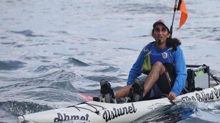 Görme engelli öğretmen kanoyla Beykoz'dan Sarıyer'e geçerek yolculuk yaptı