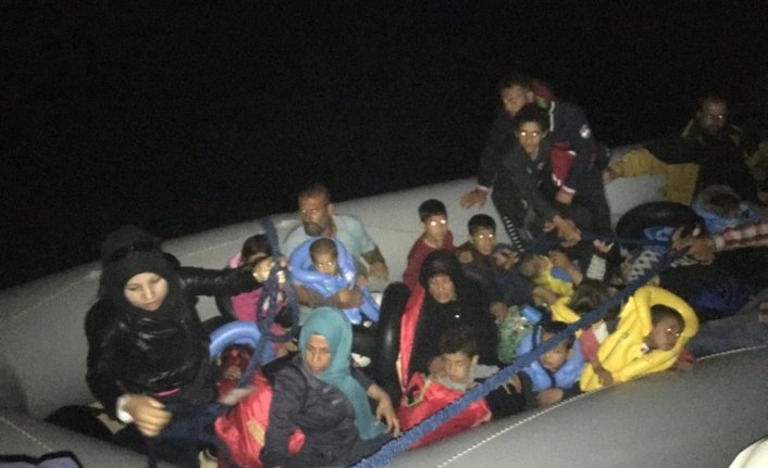 10 kişilik lastik botla ölüm yolculuğuna çıkan 40 kaçak yakalandı