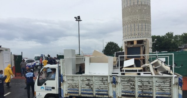 İBB ekipleri boğazda yüzlerce hayat kurtaran Genç Denizciler Dayanışma Derneği’ni tahliye etti