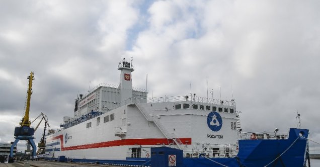 Dünyanın ilk yüzer nükleer güç ünitesi Akademik Lomonosov, Murmansk’tan Pevek’e doğru yola çıktı