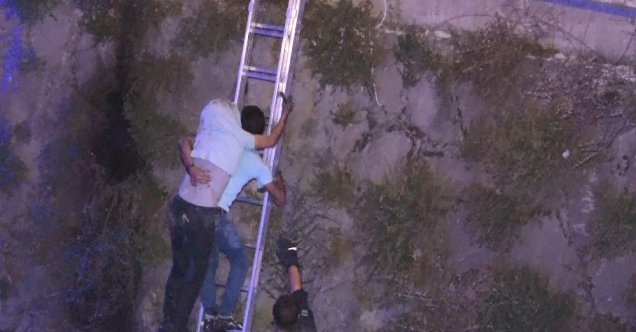 Polisten kaçan alkollü sürücü, çaya düştü
