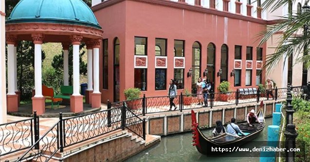 Endonezya'nın 'Küçük Venedik'i yoğun ilgi görüyor