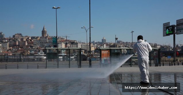 İBB, İstanbul'un tüm meydanlarını ve ana caddelerini dezenfekte etti