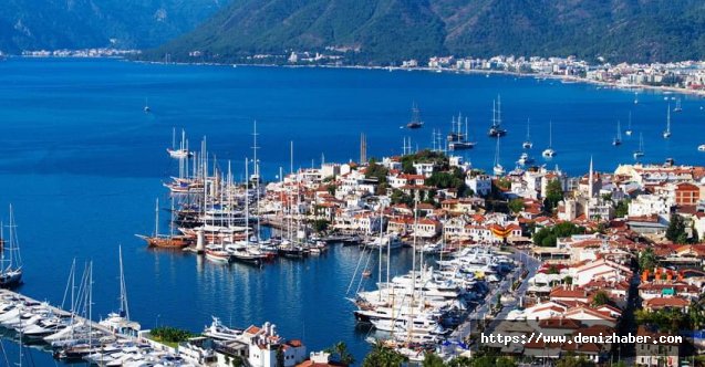 Marmaris'te deniz tutkunları, koronavirüsten yatlarında korunuyorlar