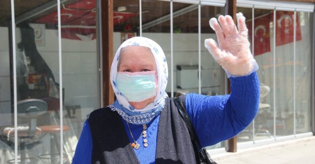 65 yaş ve üstü için sokağa çıkma saatleri değişti, refakatçileri de istisna tutulacak