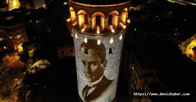 Galata Kulesine yansıtılan Türk bayrağı ve Atatürk’ün fotoğrafları görsel şölen sundu