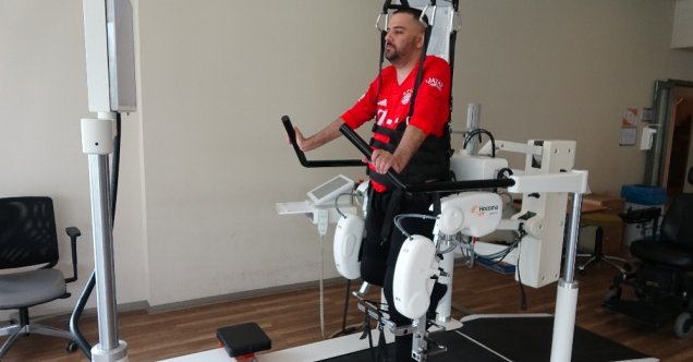 Denize balıklama atladı felç kaldı, robot ve fizik tedaviyle inanılmazı başardı