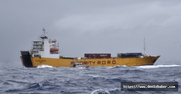 Tropikal Fırtınaya Yakalanan Kargo Gemisi Island Express'e Sahil Güvenlik Yetişti!