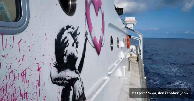 Sokak sanatçısı Banksy'nin finanse ettiği tekne Akdeniz'de hayat kurtarıyor!