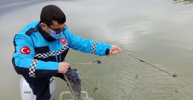 Avcılığın yasak olduğu göldeki 2 bin 600 metre uzatma ağına el konuldu
