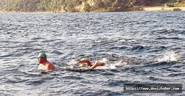 Turan Hançerli, İstanbul'dan sonra Çanakkale Boğazı'nı yüzerek geçti.