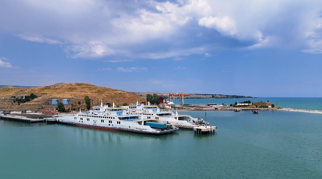 Feribotlar Van Gölünde yük taşımacılığında büyük rol oynuyor