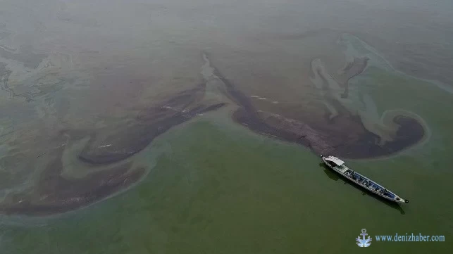 Manila Körfezi'nde İkinci Bir  Tanker Battı; Petrol Sızıntısı Yayılıyor