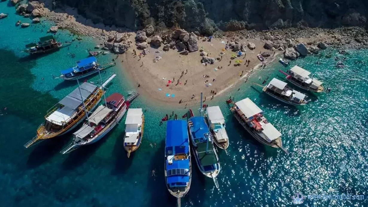 Ege ve Akdeniz'in mavi suları tekne istilası tehdidi altında