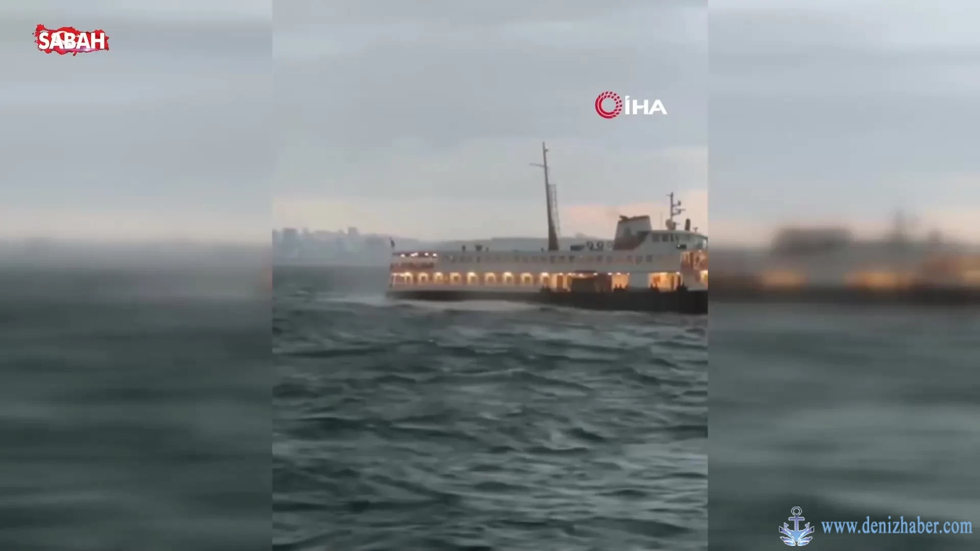 Ada vapurlarının dev dalgalarla imtihanı kameraya yansıdı