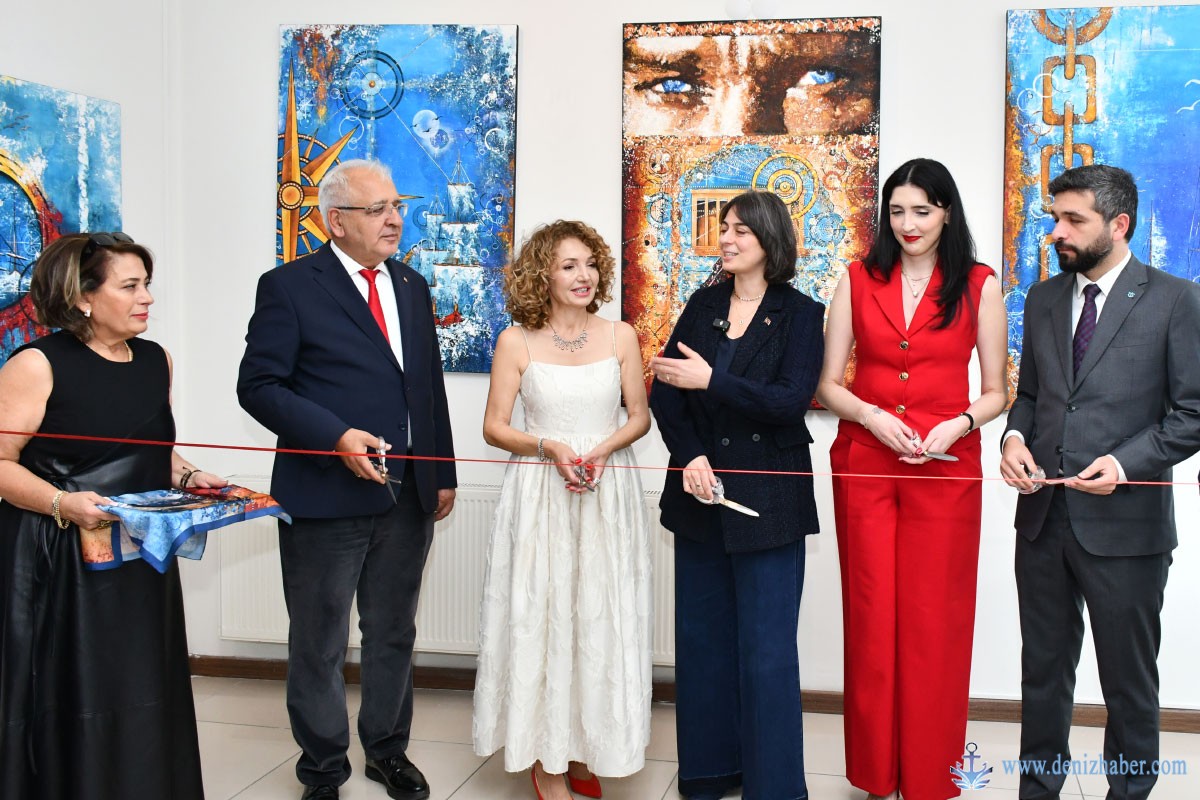 Mavi, Seyirle Buluştu: Ressam Ayşen Can'ın Sergisi The Bosphorus House'da