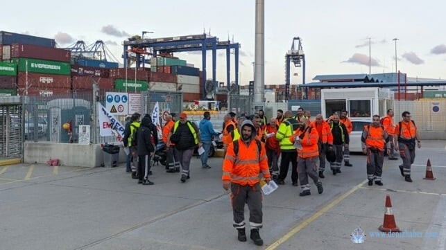 Yunan Liman İşçileri ve Denizciler  Grevde