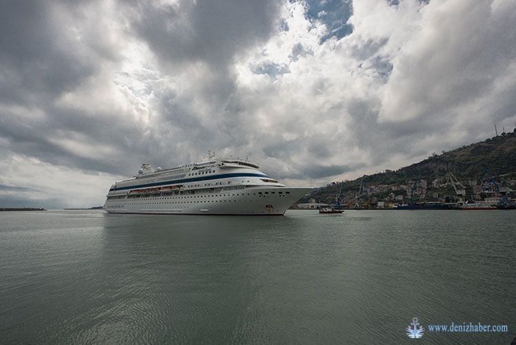 Gemiyle Trabzon’a 20 Bin Turist Geldi