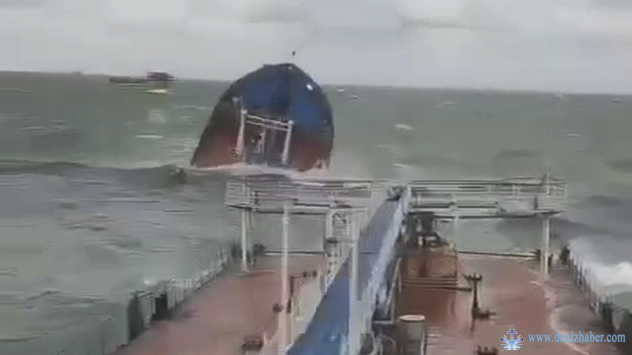 Kerç Boğazı Yakınında Kazaya Uğrayan Tankerlerden Akaryakıt Sızıntısı Sürüyor