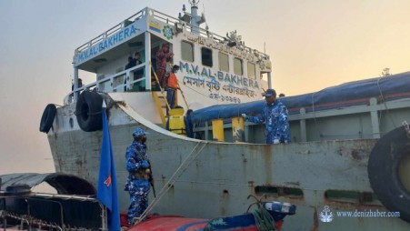 Bangladeş'te Yük Gemisinde Mürettebat Katliamı