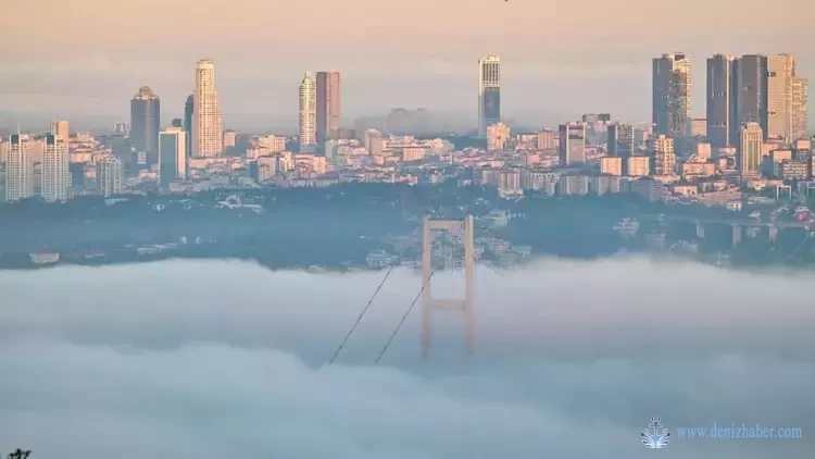 İstanbul Boğazı'nda sis engeli...