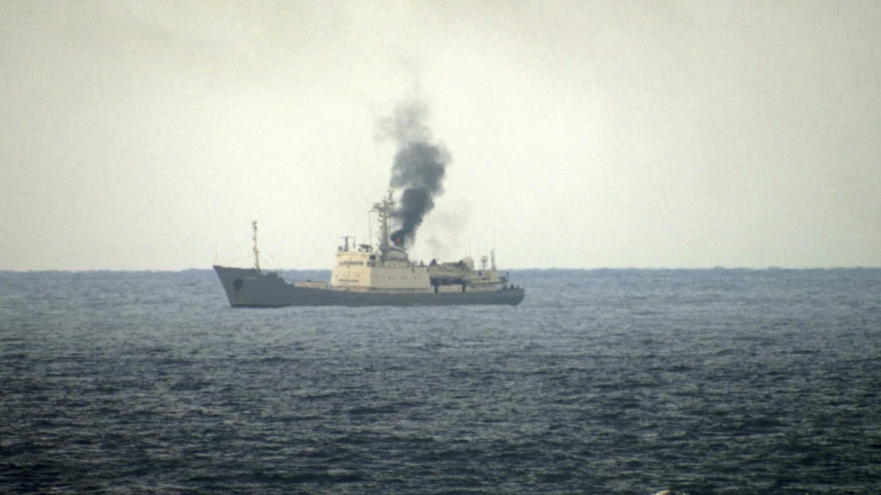 Akdeniz’de Rus Casus Gemisinde Yangın Korkusu