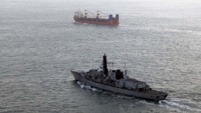 İngiltere, Suriye'den Silah Taşıyan Rus RoRo'yu Savaş Gemisiyle Takip Ediyor
