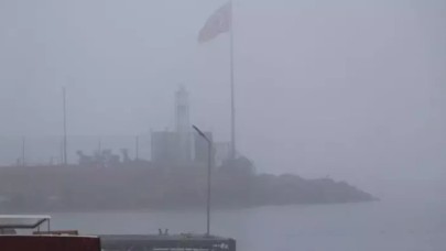 Çanakkale Boğazı'nda yoğun sis trafik çift yönlü olarak durduruldu!