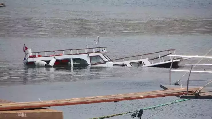 Nijerya'da yolcu teknesi battı: 37 ölü