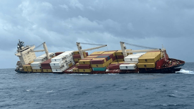 MSC Elsa 3 Hint Açıklarında Battı, Mürettebat Kurtarıldı