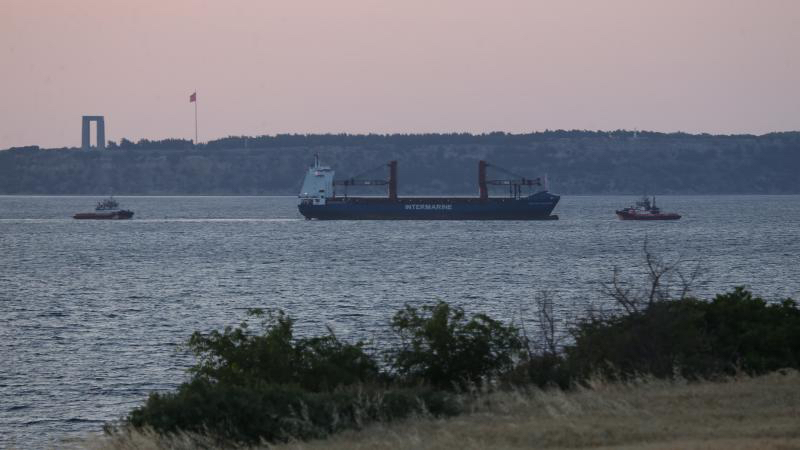 Çanakkale'de makine dairesi yanan kargo gemisi kurtarıldı