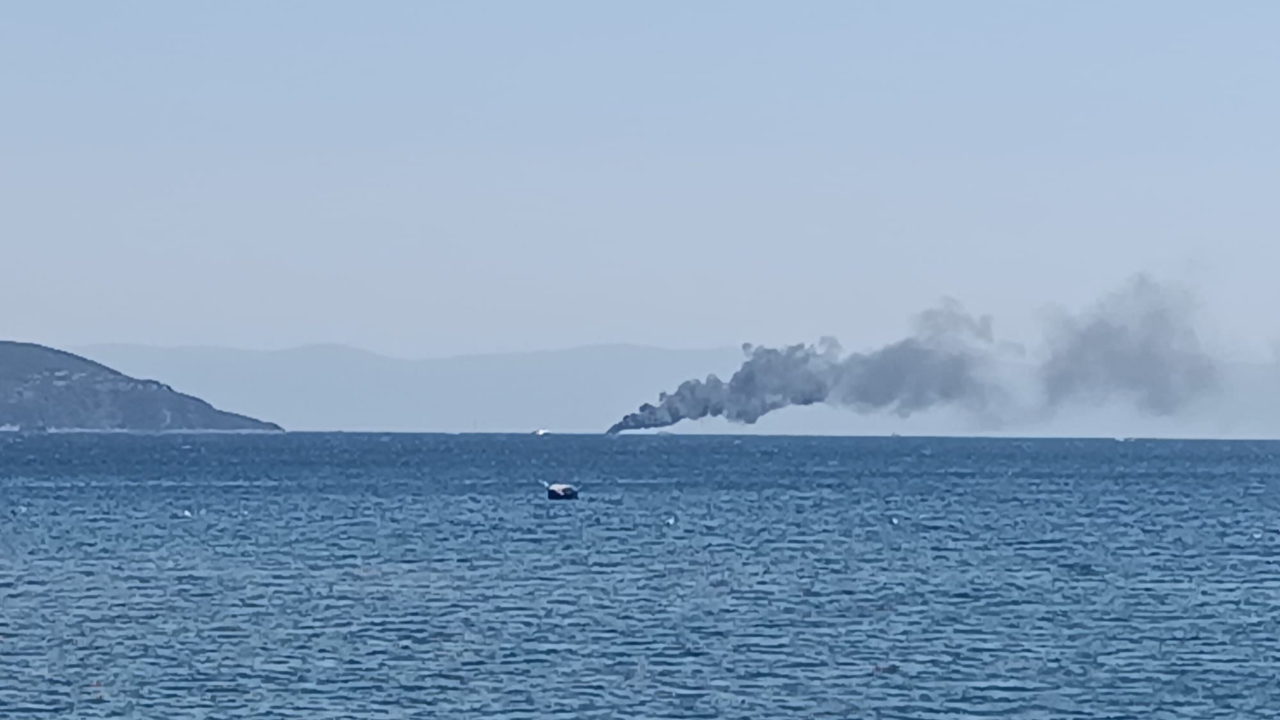 Kınalıada Açıklarında Tekne Yangını - 12 Kişi İçin Kurtarma Operasyonu