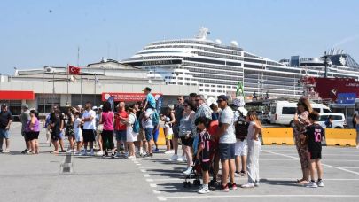 İzmir'e 7 Ayda 44 Kruvaziyer ve 55 Bin Ziyaretçi Geldi