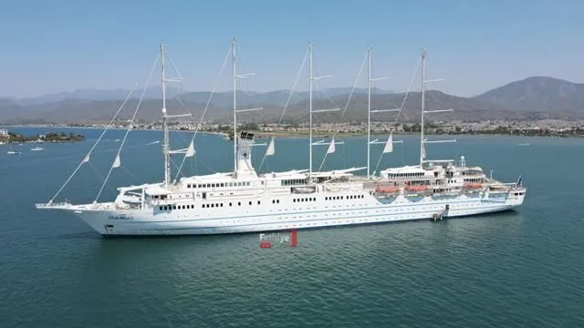 Yelkenli Yolcu Gemisi "Club Med 2" Fethiye’de