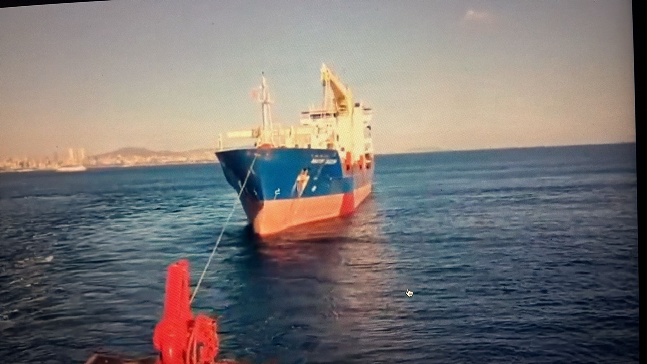Haydarpaşa açıklarında arıza yapan gemi emniyete alındı