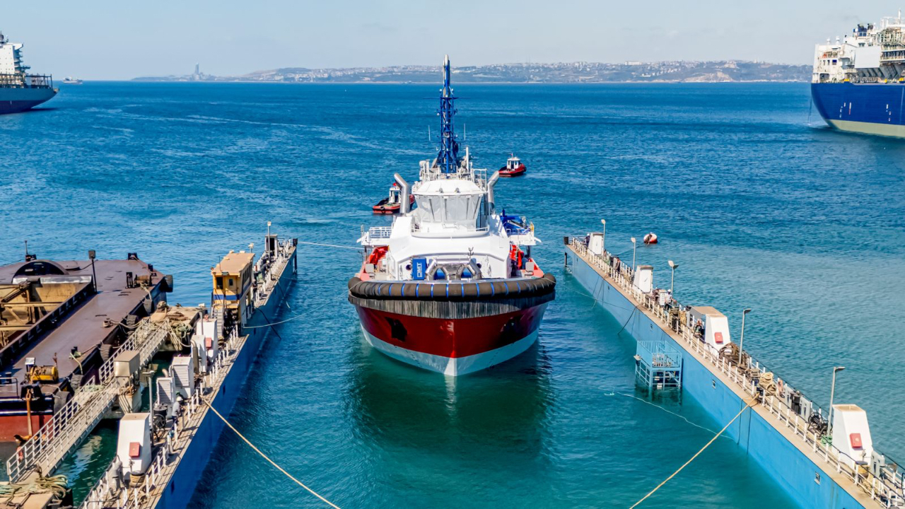 Sanmar Dünyanın İlk Metanol Yakıtlı Römorkörünü Denize İndirdi