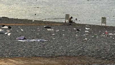 Konyaaltı Plajı’nda Çöp Atana Yüklü Para Cezası