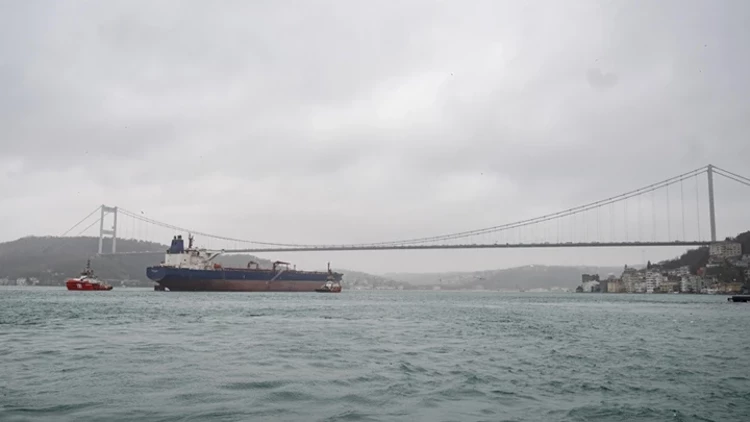 İstanbul Boğazı'nda gemi trafiği açıldı