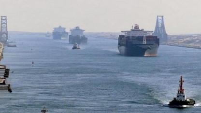 Rus tanker Komander arızayla Süveyş’te trafiği aksattı
