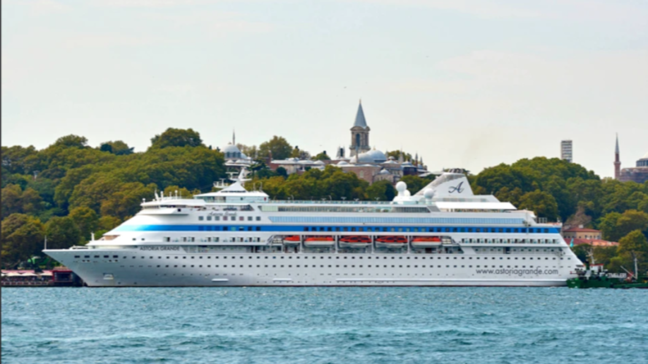 Astoria Grande'nin İstanbul’a yanaşmasına izin verilmedi!