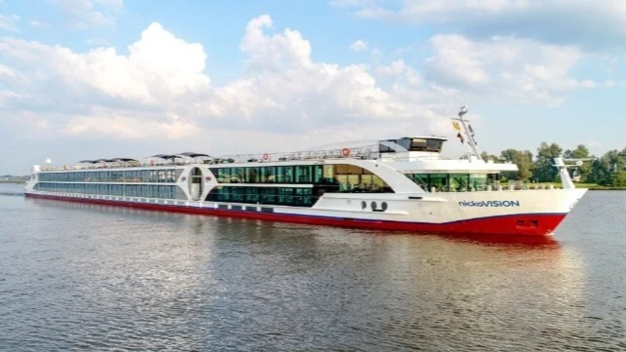Yılbaşını Tuna Nehri'nde Mahsur Kalarak Kutladılar