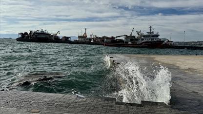 Karadeniz'de Fırtına, Gemiler Sinop'a Sığındı!
