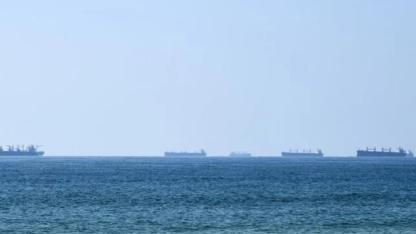 IMO ve Umman, Hürmüz Boğazı'ndaki Geçişler İçin "Aşamalı Tahliye" Başlattı
