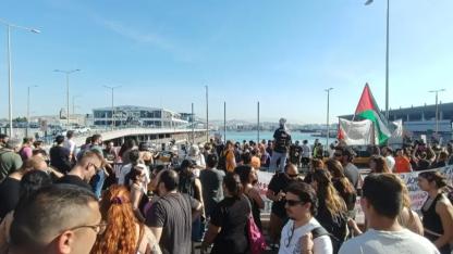 İsrailli turistleri taşıyan gemi protesto edildi