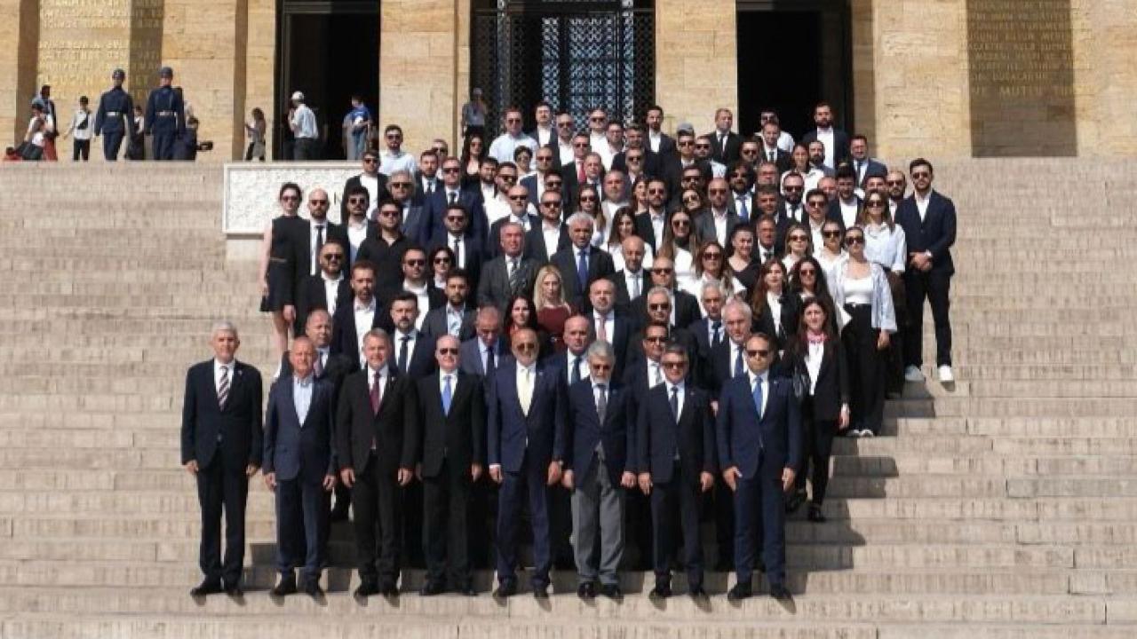 Türk Loydu Heyeti Anıtkabir'i Ziyaret Etti